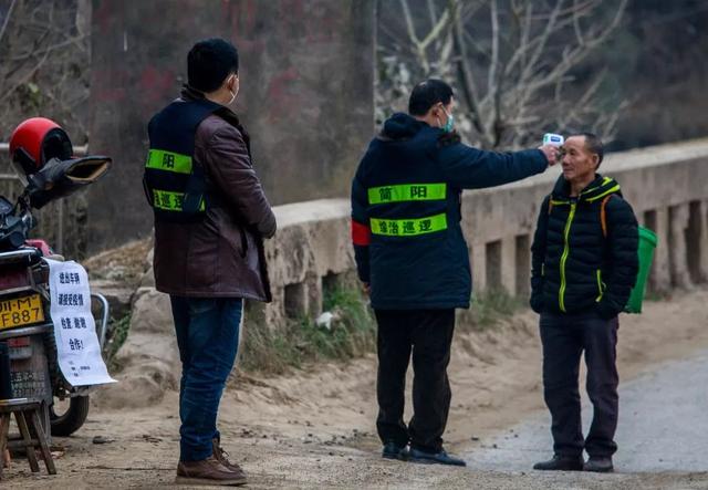 抗击疫情，摄影人在行动，镜头下的感人瞬间