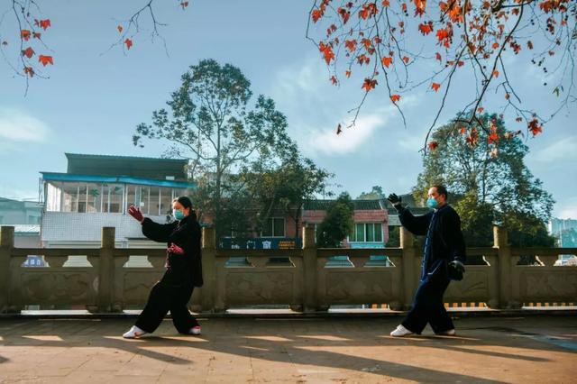 抗击疫情，摄影人在行动，镜头下的感人瞬间