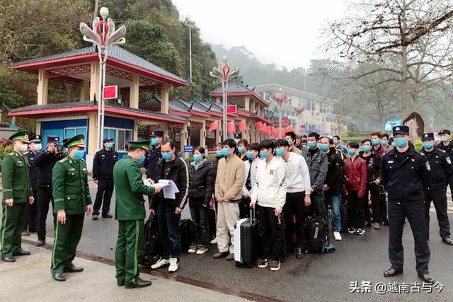 32名越南人涉嫌非法居留中国被遣送出境,回越