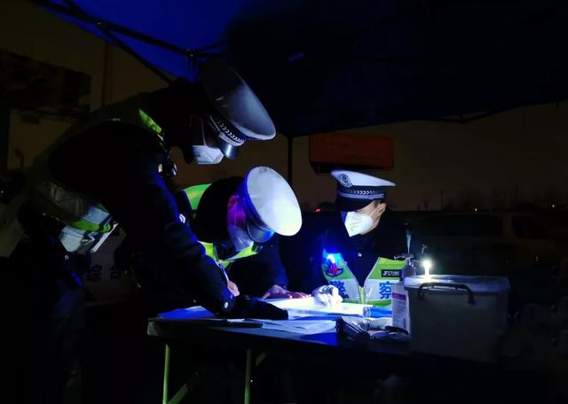 抗击疫情，摄影人在行动，镜头下的感人瞬间