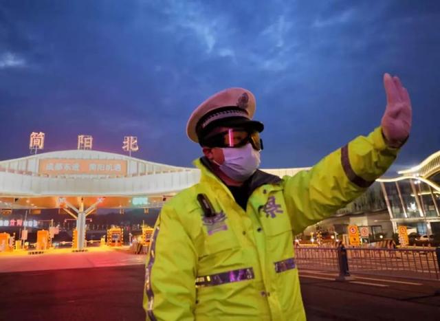 抗击疫情，摄影人在行动，镜头下的感人瞬间