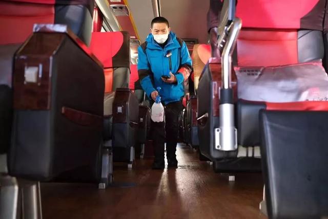 抗击疫情，摄影人在行动，镜头下的感人瞬间