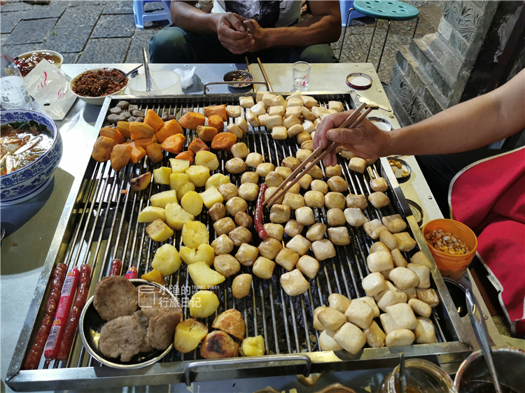 原创云南建水特色美食酷似湖南臭豆腐只卖五毛钱带火了一座古城