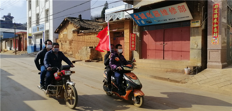 普雄乡组建"轻骑宣传队"开展宣传建水县青龙镇党员先锋宣传队疫情当前