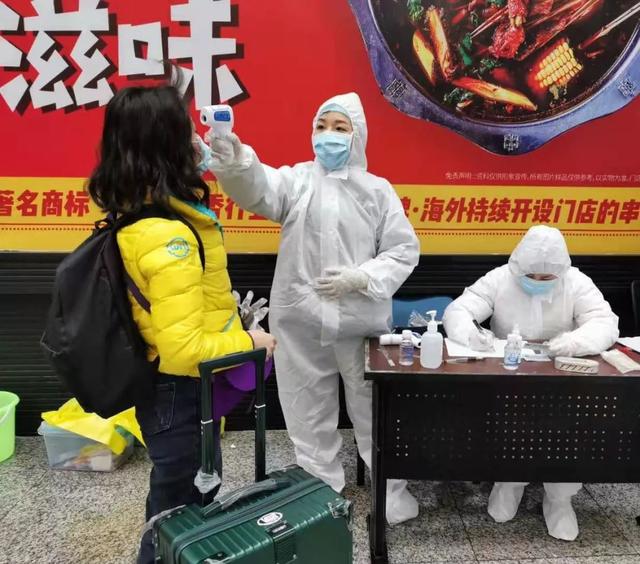 抗击疫情，摄影人在行动，镜头下的感人瞬间