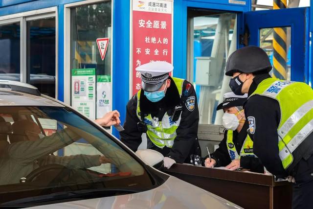 抗击疫情，摄影人在行动，镜头下的感人瞬间