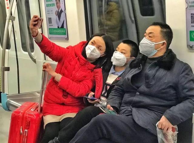 抗击疫情，摄影人在行动，镜头下的感人瞬间