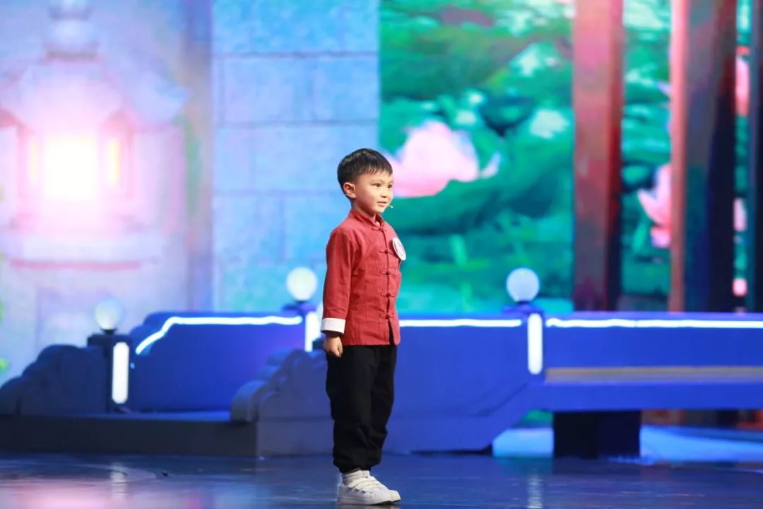 成语大会王蕊猜词_王蕊成语大赛照片(3)