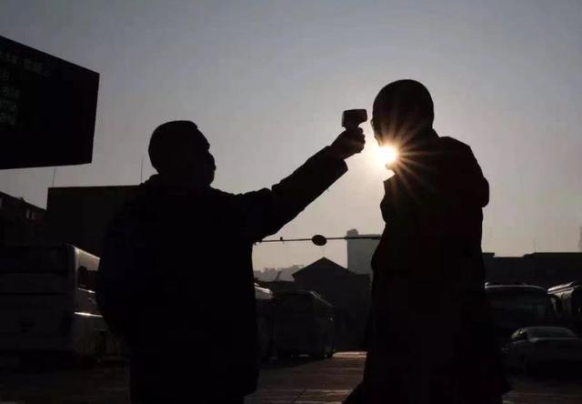 抗击疫情，摄影人在行动，镜头下的感人瞬间