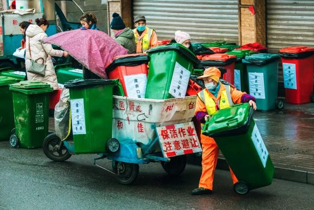 抗击疫情，摄影人在行动，镜头下的感人瞬间