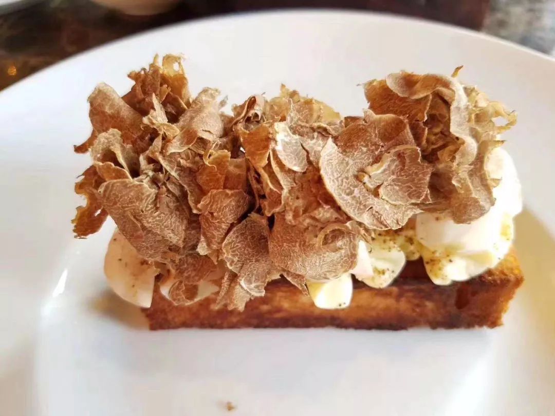 SophieMousel,sophiehulme 帕玛森慕斯,白蘑,10年香脂汁 flat bread parmesan mouselline