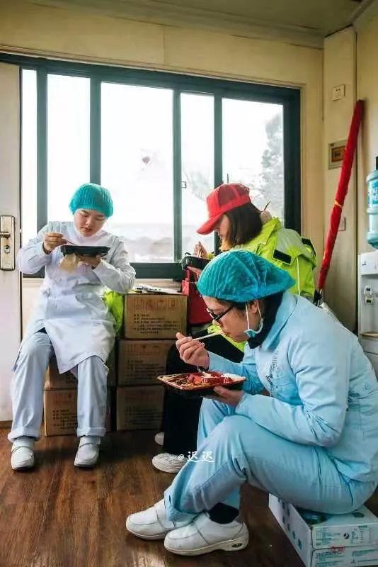 抗击疫情，摄影人在行动，镜头下的感人瞬间