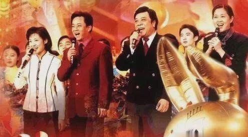 (1992年春晚主持人:赵忠祥,杨澜,倪萍)