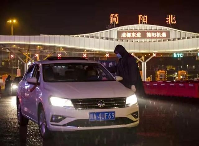 抗击疫情，摄影人在行动，镜头下的感人瞬间