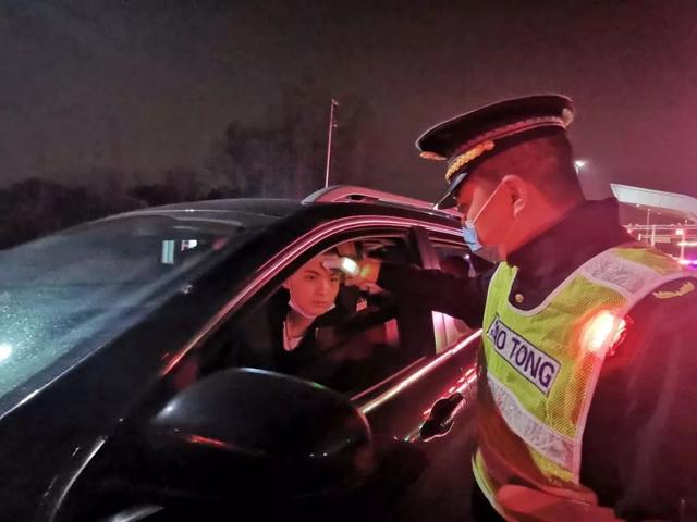 抗击疫情，摄影人在行动，镜头下的感人瞬间