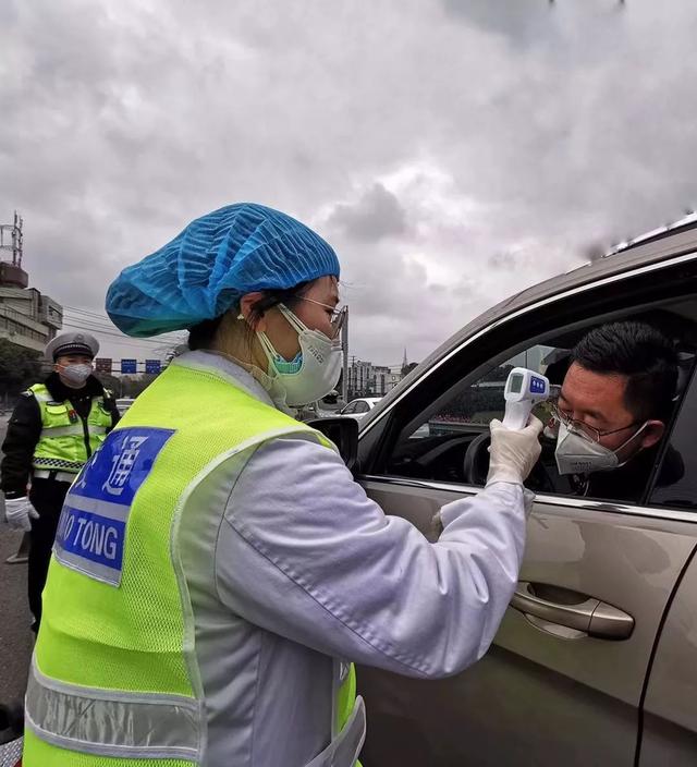 抗击疫情，摄影人在行动，镜头下的感人瞬间