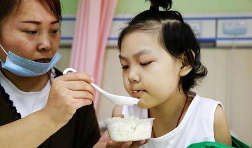 靓妈美娃@5岁女孩吃“毒早餐”一年，引发败血症住院，你可能也给孩子做过