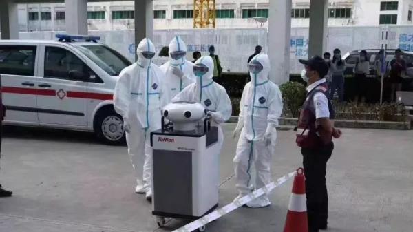 移动消毒、疫情排查、巡逻喊话，上海抗疫一线的机器人们
