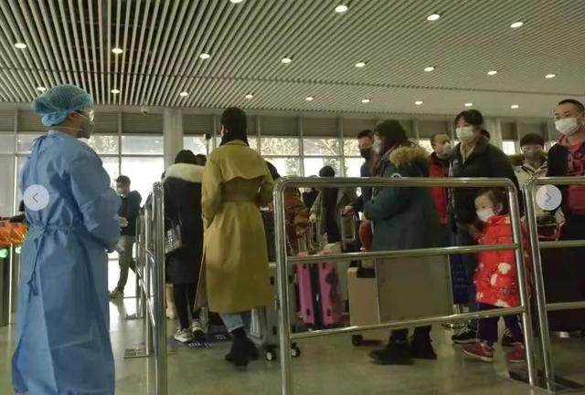 抗击疫情，摄影人在行动，镜头下的感人瞬间