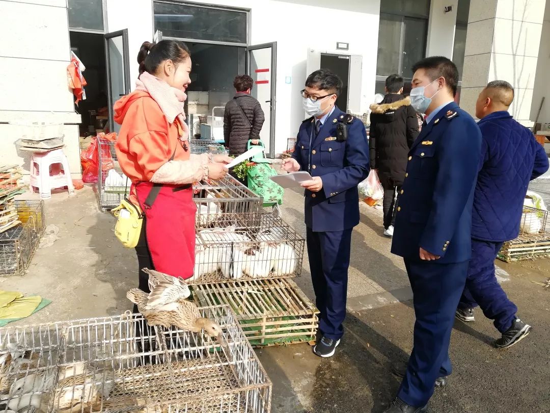 战疫最前线79抗疫夫妻档实力诠释最美前行的市场卫士胡国武周瑞珊