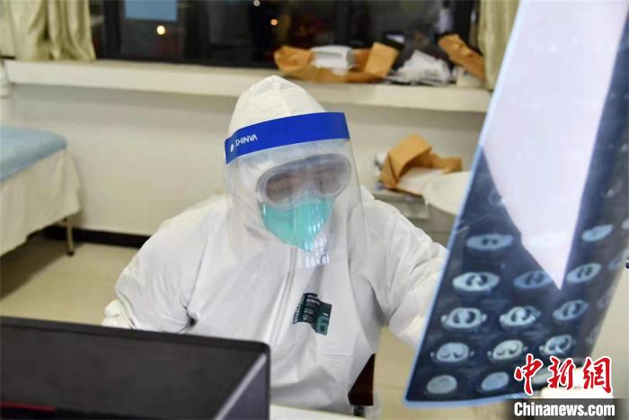 武汉一医生历经艰辛“逆行”返汉 投身抗疫一线