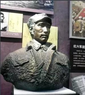 全歼|8千红军，仅他率400人突围，14年后，他全歼对手10万，活捉仇人