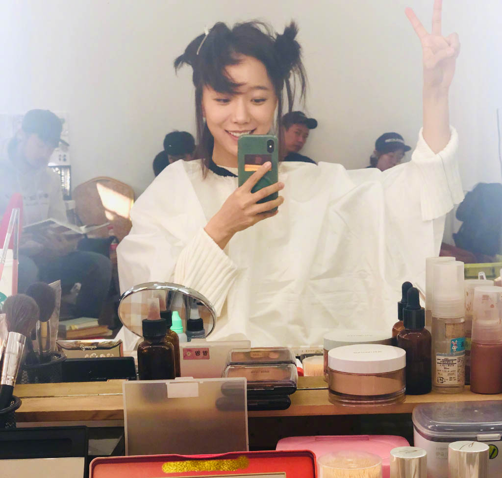 众星手写加油致敬“白衣天使”，杨幂画小心心