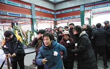赵忠祥告别仪式如期举行，无耻商家却蹭热度进