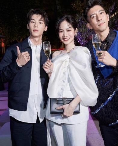 辰亦儒曾之乔相恋十年突然官宣结婚吴尊的评论亮了