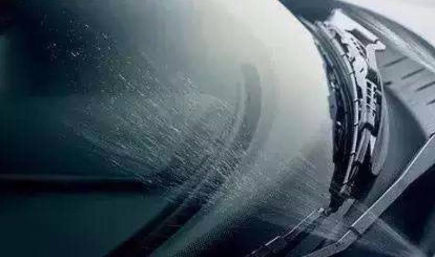 如何快速去除玻璃上的污渍 3b7fbe9059d7446a81dc6da6d37470b8.png