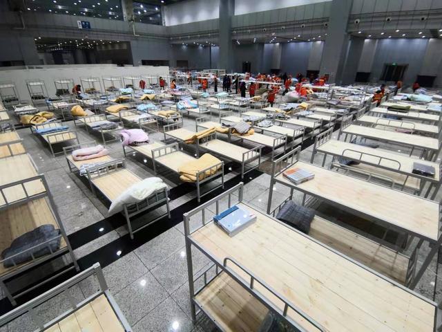 防疫阻击战见证城管速度硚口区城管执法大队参建武展方舱医院