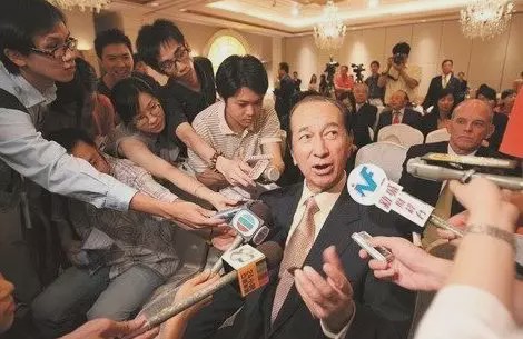 曾把何鸿燊迷住的私人护士，在拿了一亿分手费