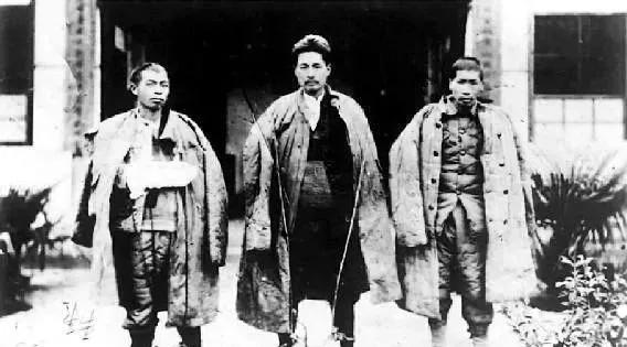 全歼|8千红军，仅他率400人突围，14年后，他全歼对手10万，活捉仇人