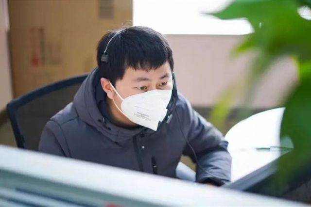 客服就像“树洞”,京东客服小哥:跑了五家药