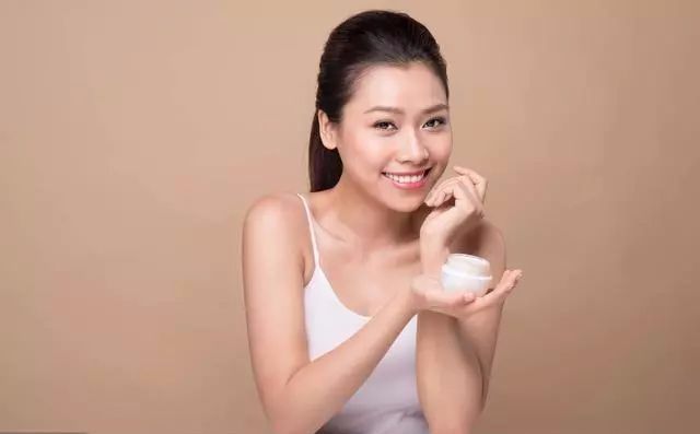 女人怎么保养自己才变得年轻 6ebe381ca5bf4fea87253defe290297e.jpeg