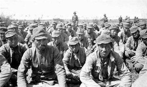 士兵|日本战俘被集体枪决，为何跪着都不敢反抗，网友：日本人并非害怕