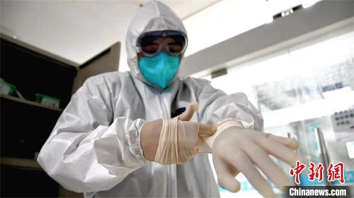 武汉一医生历经艰辛“逆行”返汉 投身抗疫一线