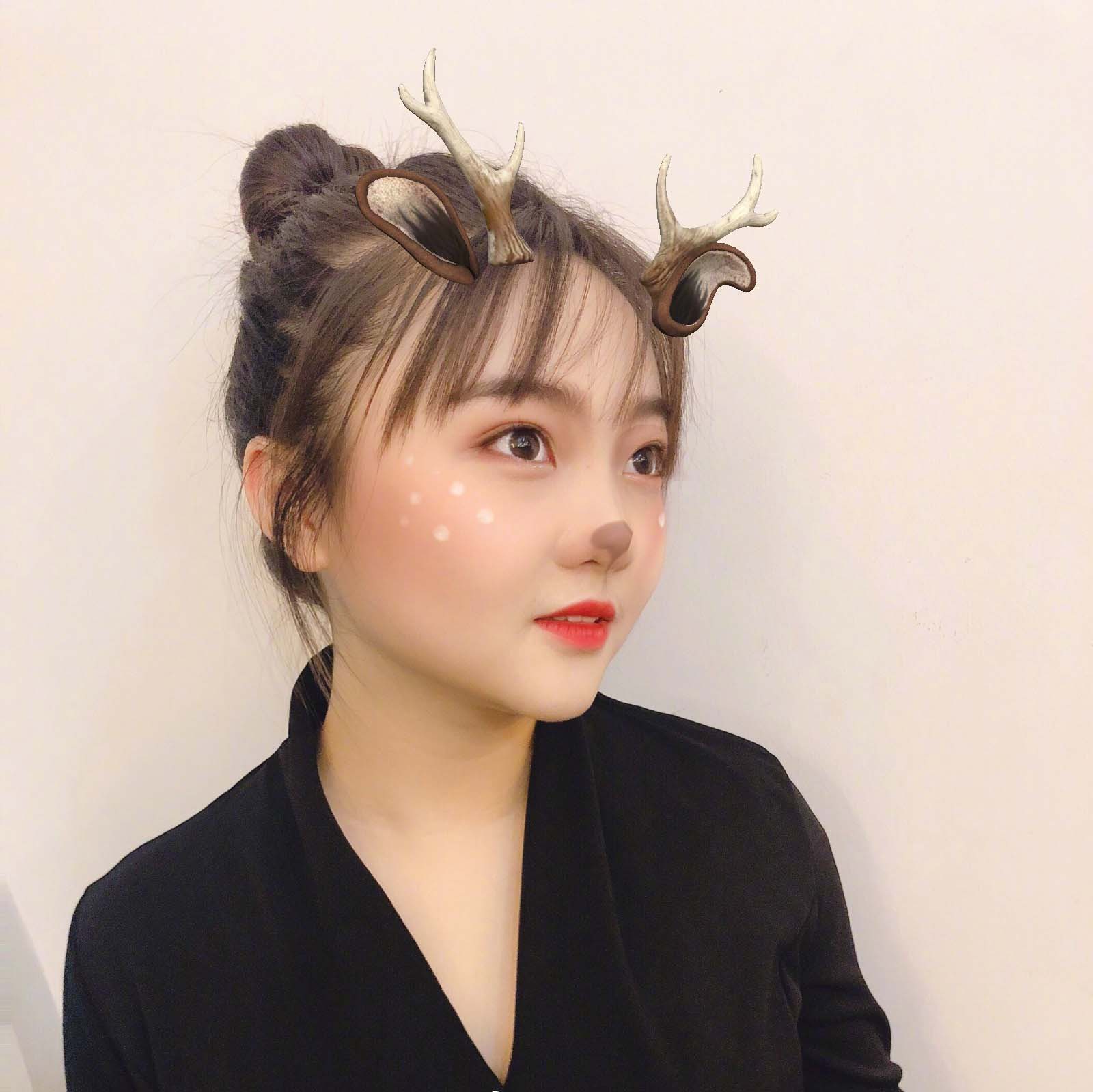 众星手写加油致敬“白衣天使”，杨幂画小心心