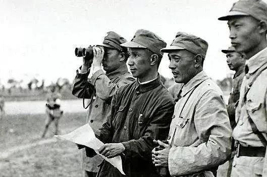 全歼|8千红军，仅他率400人突围，14年后，他全歼对手10万，活捉仇人