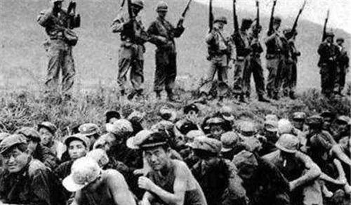 士兵|日本战俘被集体枪决，为何跪着都不敢反抗，网友：日本人并非害怕