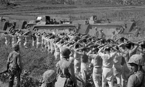 士兵|日本战俘被集体枪决，为何跪着都不敢反抗，网友：日本人并非害怕