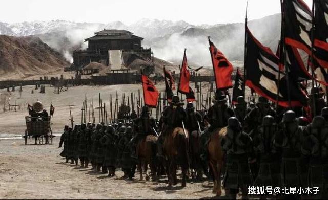 古代战争中,扛军旗的士兵是没有武器的,但为何无人去杀他?