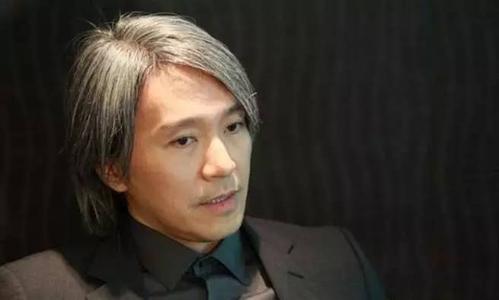 周星驰为什么满头白发?真实原因或许是捐骨髓导致