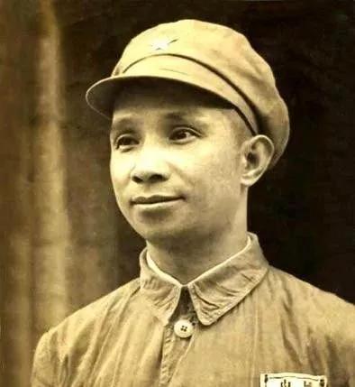 全歼|8千红军，仅他率400人突围，14年后，他全歼对手10万，活捉仇人