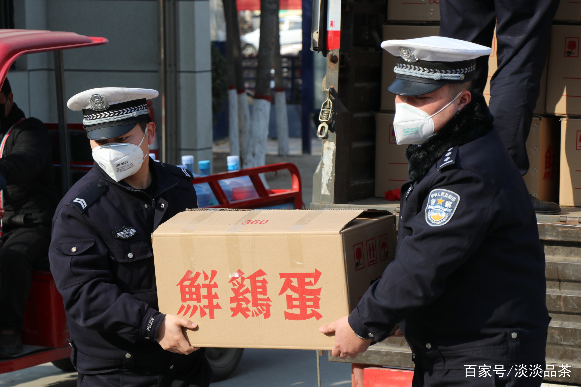 大荔畜牧:荣珠公司捐献72000枚爱心鸡蛋慰问抗疫一线医护人员公安交警
