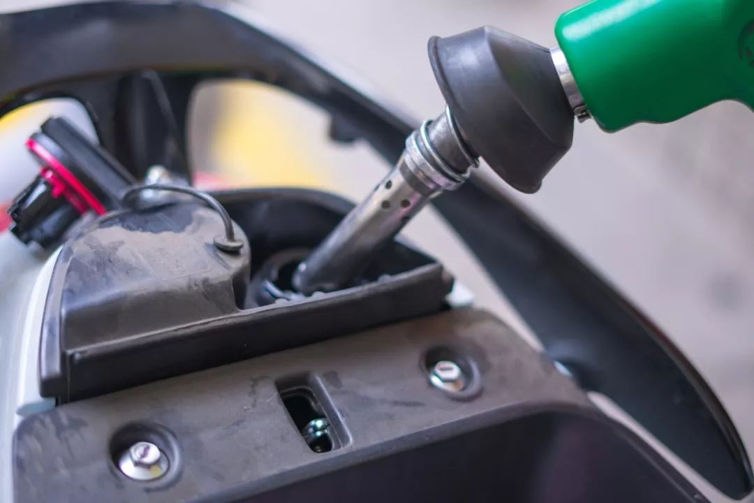 明日92汽油 f7a6d8bc0d7b48d7832ef9468a29ffa9.jpeg