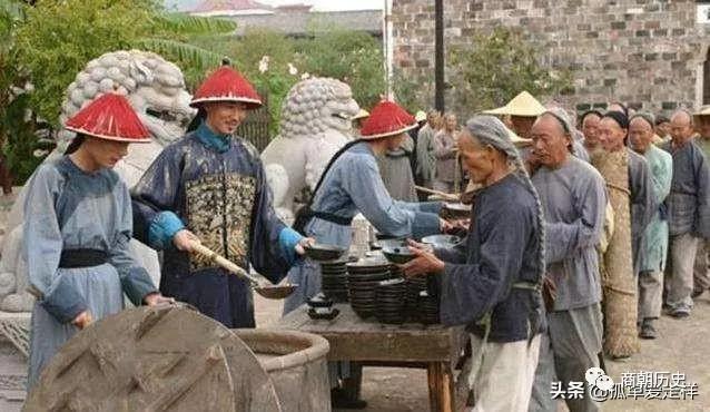 纪晓岚|河南7年不下雨，和珅提高10倍米价赈灾，纪晓岚骂，灾民磕头感谢
