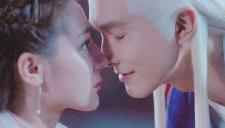 鼻尖吻、额头吻、梦里吻...这部剧太甜腻，每一