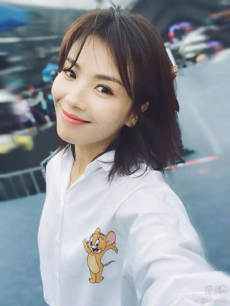 困难当前明星在干什么?刘涛自拍吴君如逃外地