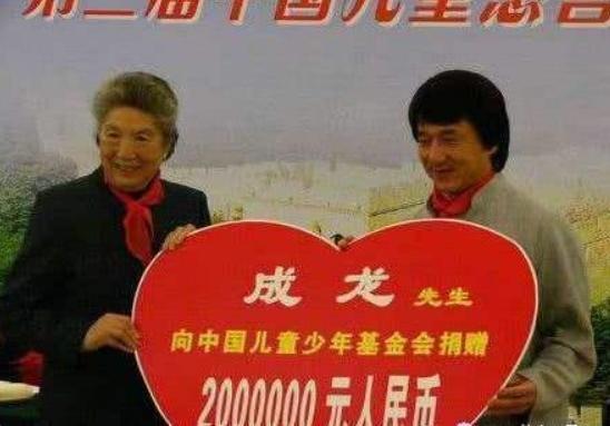成龙出资100万元悬赏特效药,自嘲想法幼稚却获网友力挺 作者: 来源:猫眼娱乐V 成龙出资100万元悬赏特效药,自嘲想法幼稚却获网友力挺 作者: 来源:猫眼娱乐V